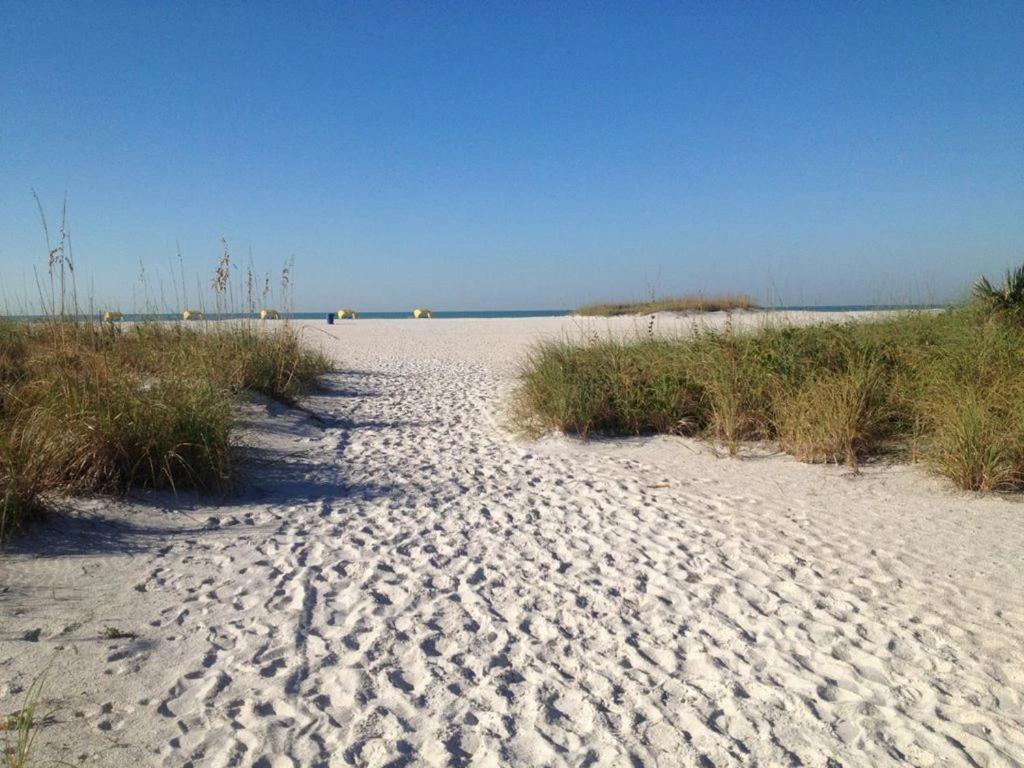 Tropic Terrace #41 - Beachfront Resort St. Pete Beach Buitenkant foto