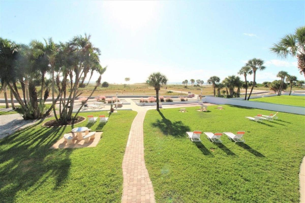 Tropic Terrace #41 - Beachfront Resort St. Pete Beach Buitenkant foto