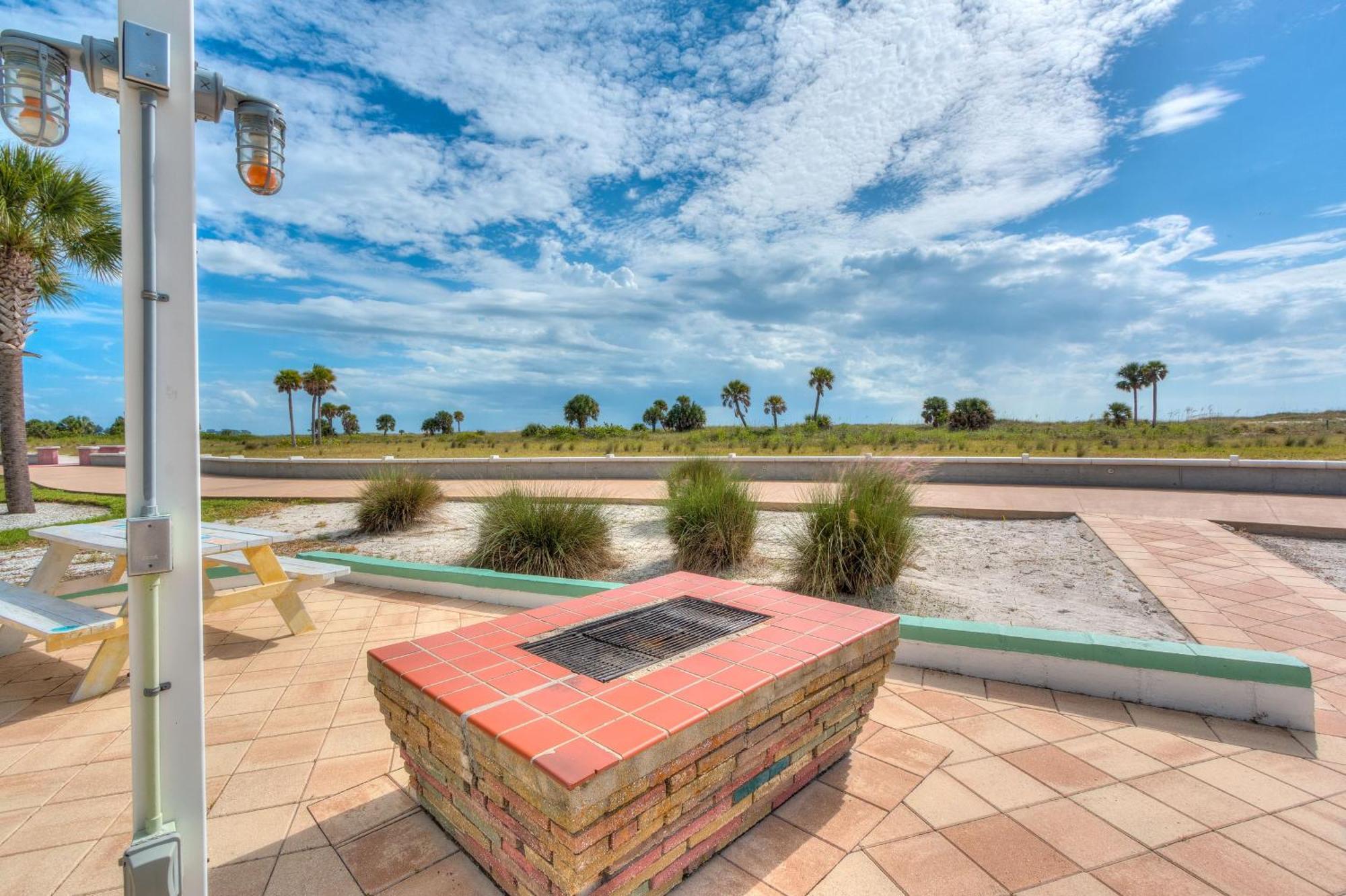 Tropic Terrace #41 - Beachfront Resort St. Pete Beach Buitenkant foto